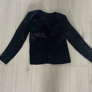 Theory blazer, such a chic fit.